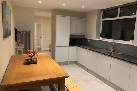 6 bedroom terraced house to rent - One Room Available Now in Student House Share, L15