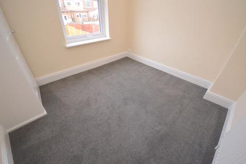 2 bedroom terraced house to rent, Hale Road, Widnes