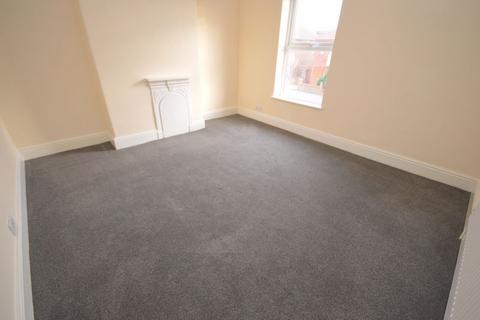 2 bedroom terraced house to rent, Hale Road, Widnes