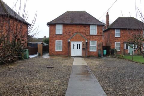 3 bedroom detached house to rent, SPACIOUS 3 BED HOUSE