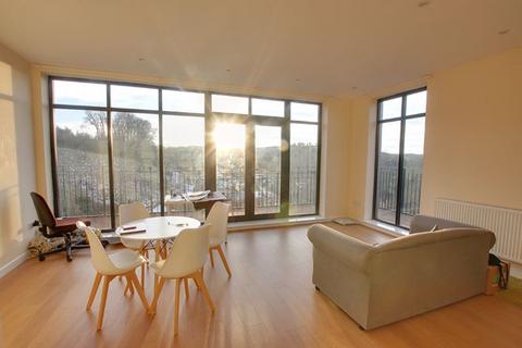 3 bedroom apartment to rent, Lower Bristol Road, Bath