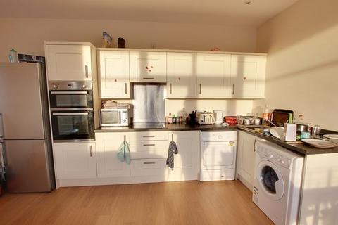 3 bedroom apartment to rent, Lower Bristol Road, Bath