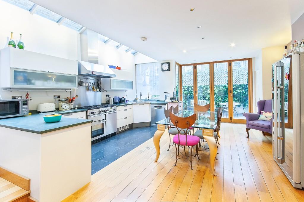 Kyrle Road, SW11 4 bed terraced house £4,225 pcm (£975 pw)