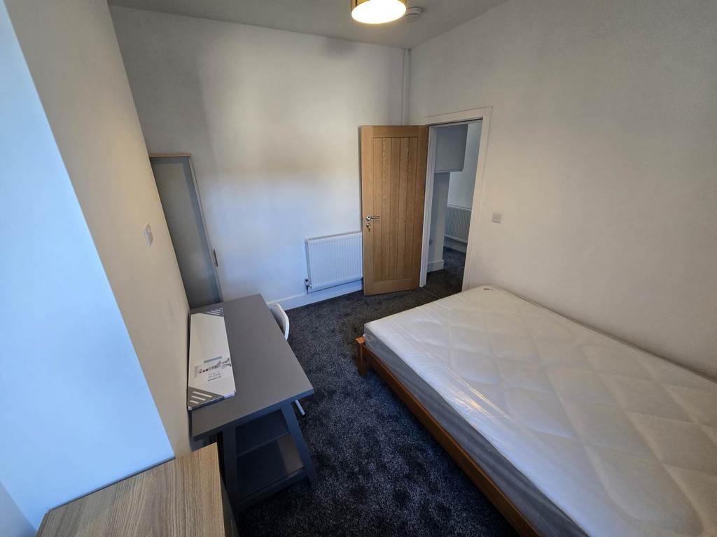 Ground floor middle