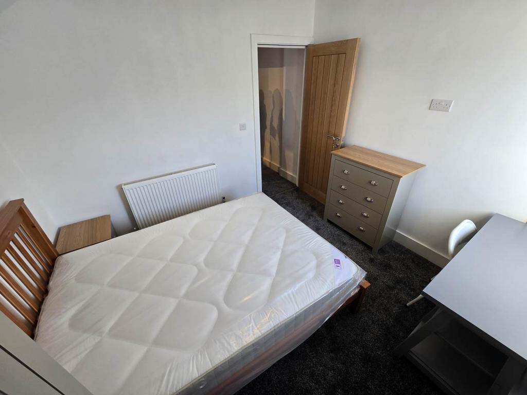 First floor rear bed