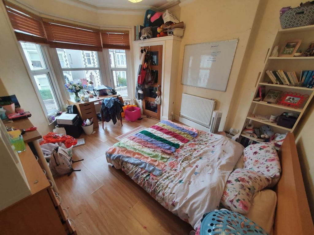 Bedroom 5 (1)