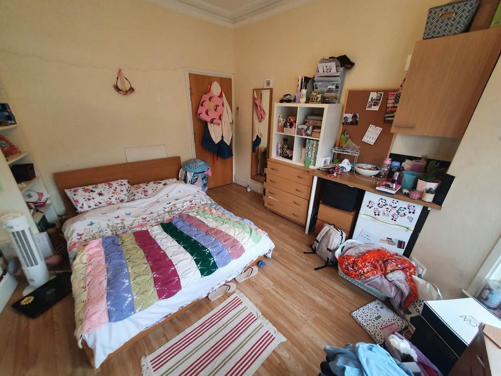 Bedroom 5 (2)