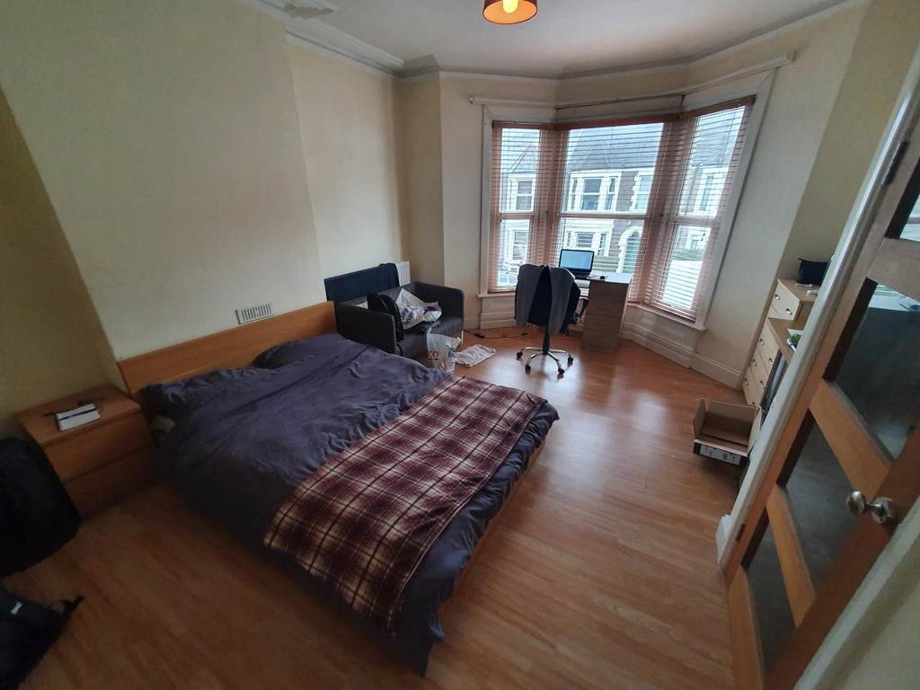 Bedroom 6 (1)