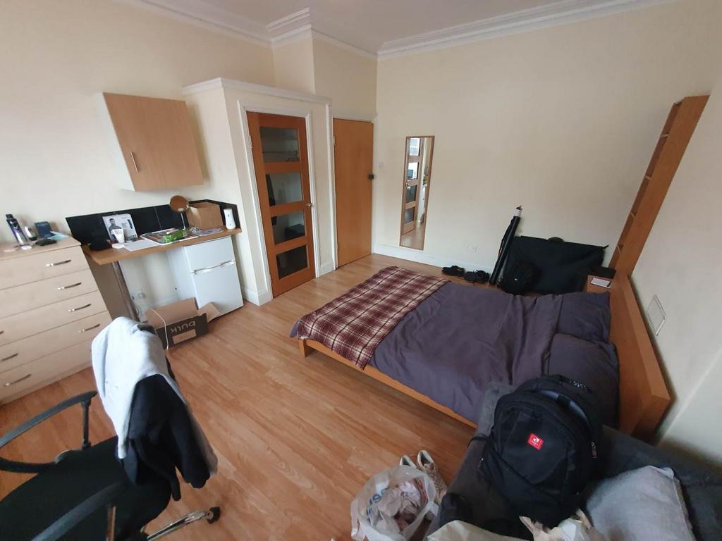Bedroom 6 (2)