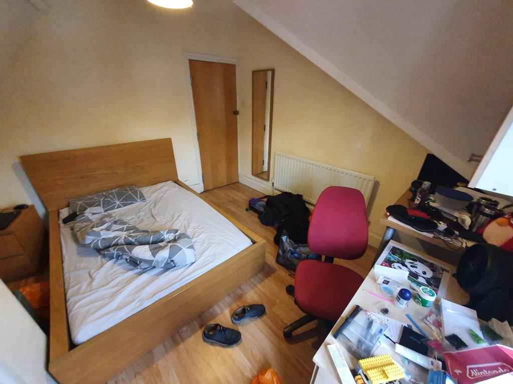 Bedroom 8 (2)