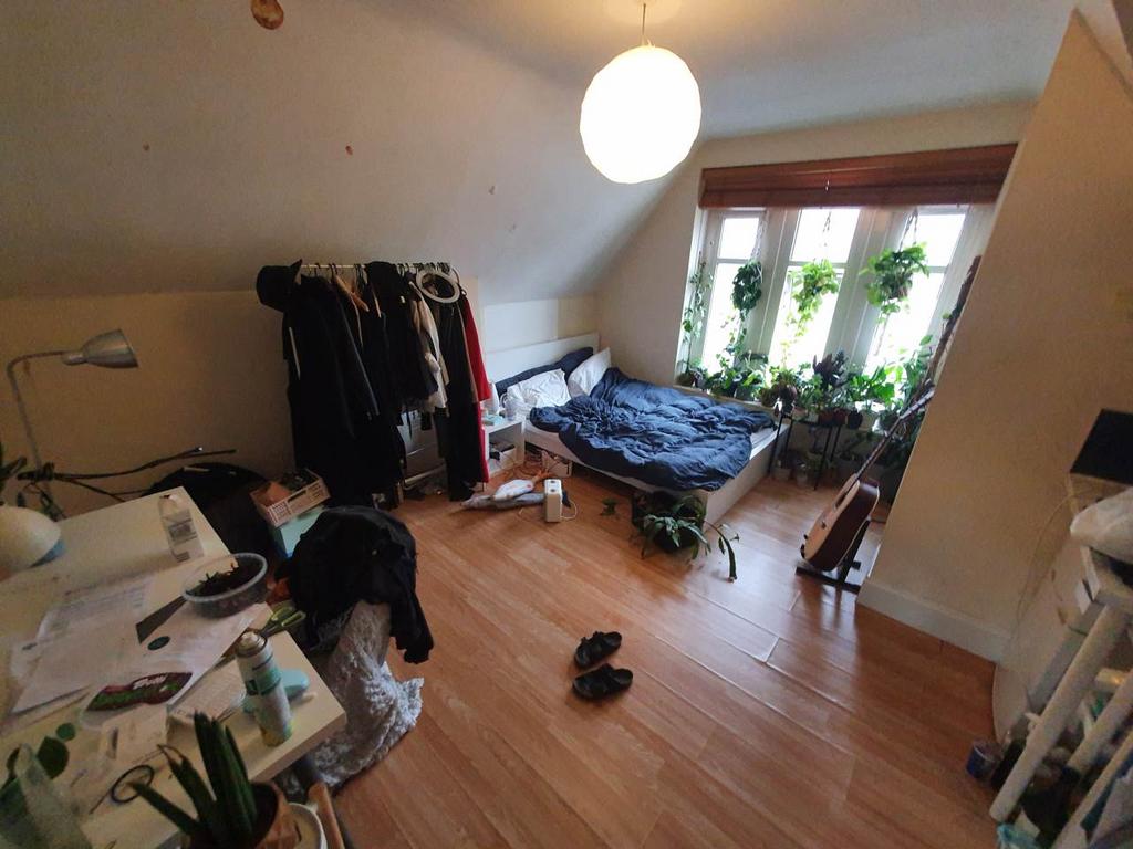 Bedroom 9 (1)