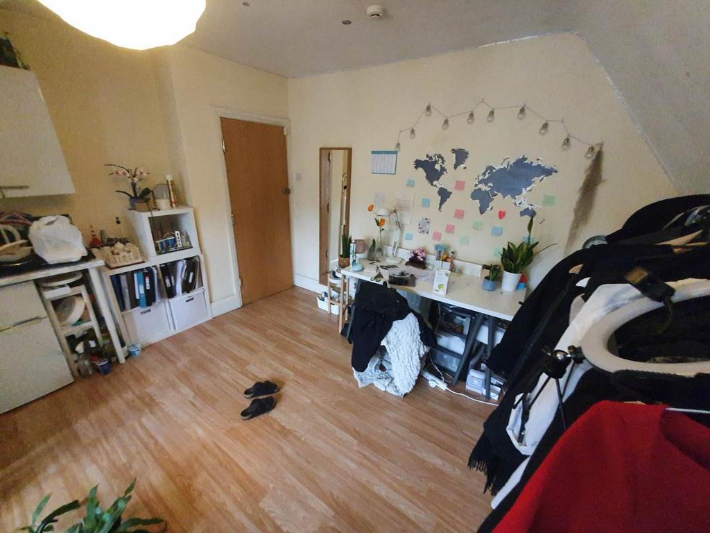 Bedroom 9 (2)