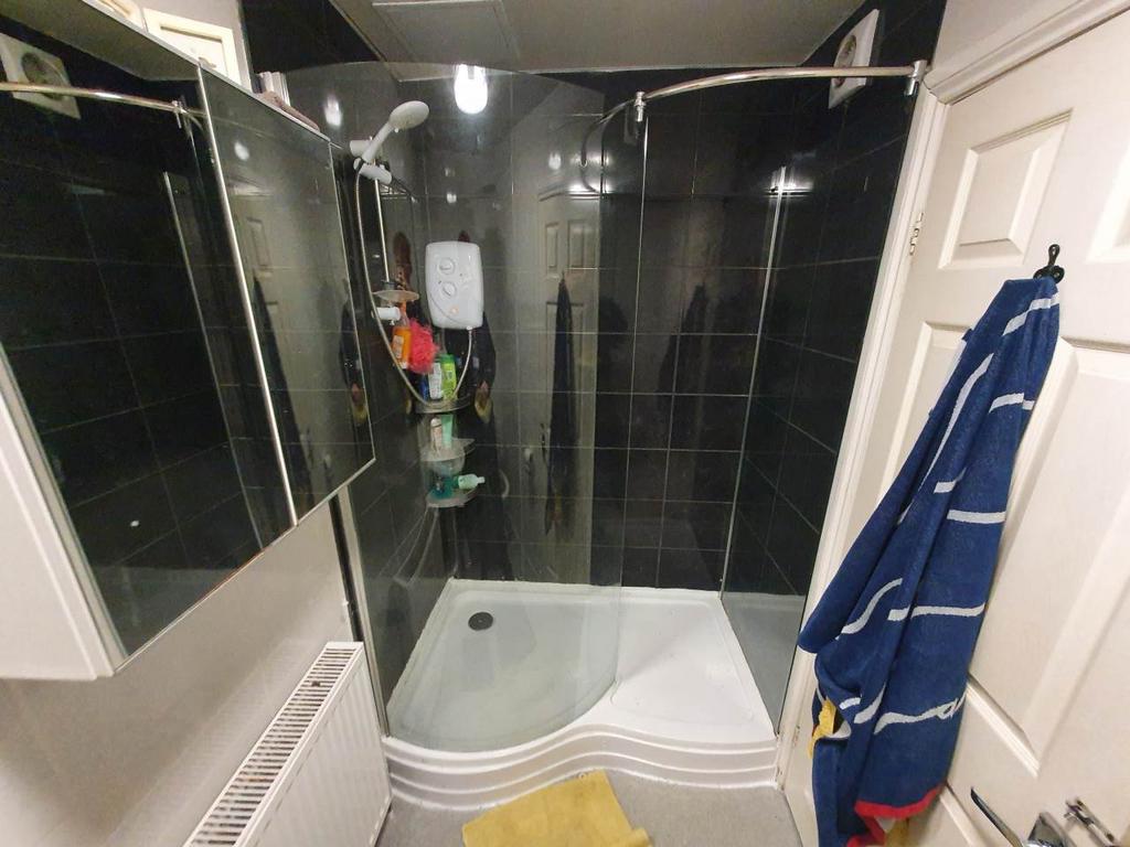 Bathroom 1 (1)