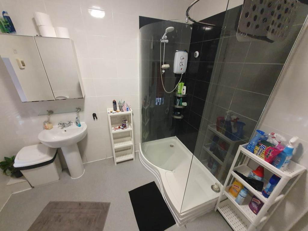 Bathroom 2 (1)
