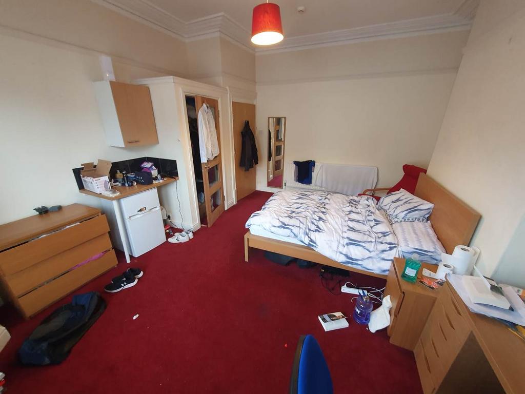 Bedroom 2 (2)