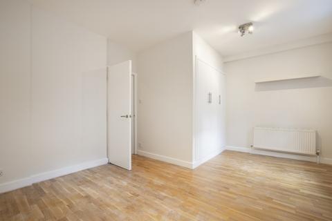 Studio to rent, Berwick Street, Soho W1