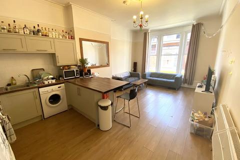 4 bedroom maisonette to rent, Castle Road, Southsea