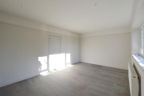 3 bedroom apartment to rent, Guyscliff Road, London, SE13