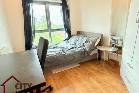 2 bedroom apartment to rent, Raleigh Street Nottingham NG7