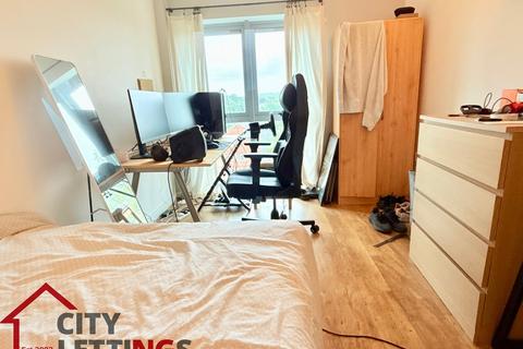2 bedroom apartment to rent, Raleigh Street Nottingham NG7