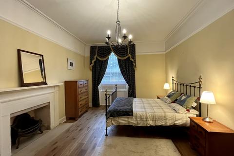 3 bedroom flat to rent, Bellevue Crescent, Edinburgh EH3
