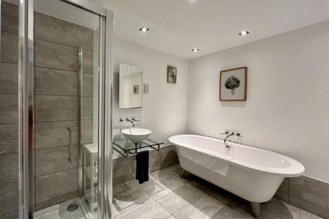 3 bedroom flat to rent, Bellevue Crescent, Edinburgh EH3