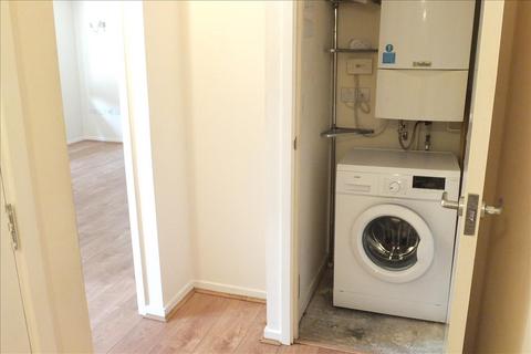 2 bedroom flat to rent, Sienna Court, Feltham, TW13