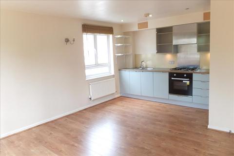 2 bedroom flat to rent, Sienna Court, Feltham, TW13