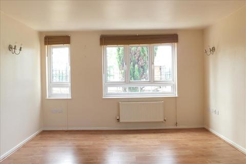 2 bedroom flat to rent, Sienna Court, Feltham, TW13