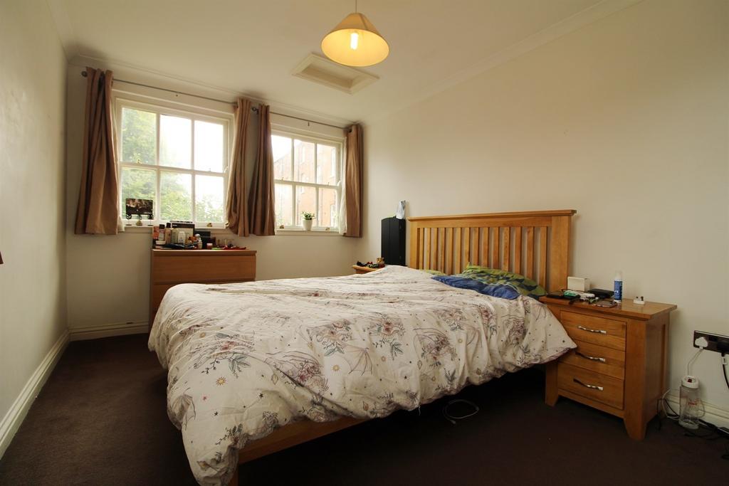 Bedroom+