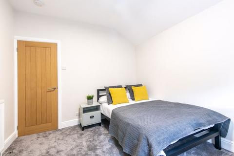 5 bedroom semi-detached house to rent - Rolleston Drive, Nottingham