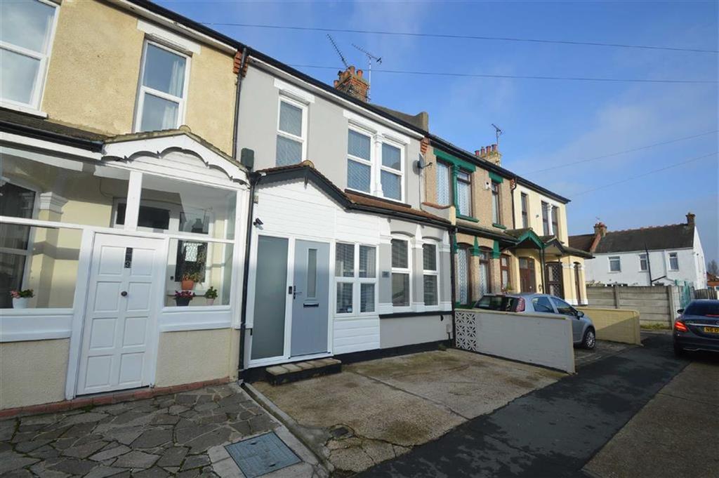 Central Avenue, Southend On Sea, Essex 3 bed terraced house £300,000