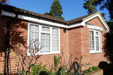 Studio to rent, Goodwood Road, Redhill