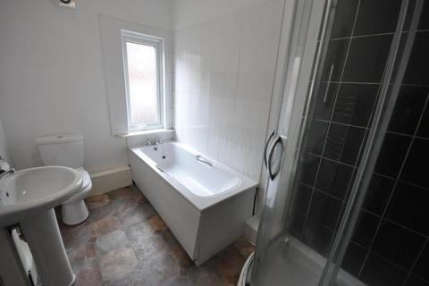 3 bedroom terraced house to rent, Mayville Avenue, Hye Park, Leeds, LS6 1NQ