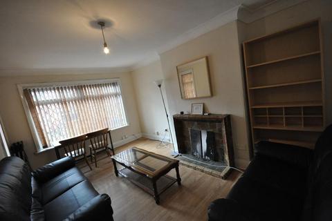 3 bedroom terraced house to rent, Mayville Avenue, Hye Park, Leeds, LS6 1NQ