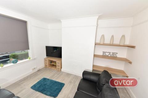 3 bedroom house share to rent - Hessle Walk, Hyde Park, Leeds LS6 1EJ