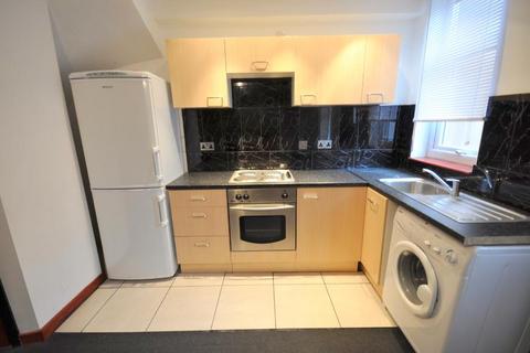 3 bedroom terraced house to rent, Welton Mount, Hyde Park, Leeds, LS6 1ET