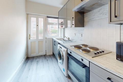 3 bedroom terraced house to rent, Mayville Avenue Leeds LS6 1NQ