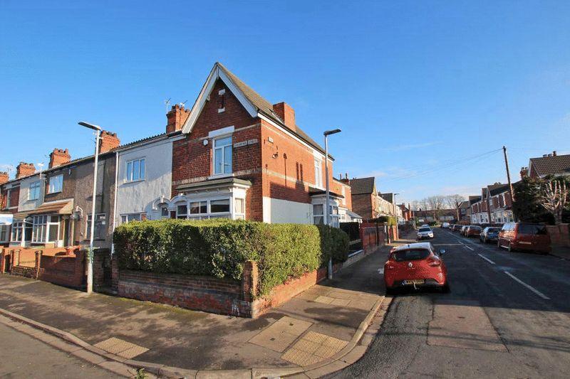 FAREBROTHER STREET, GRIMSBY 4 bed end of terrace house £125,000