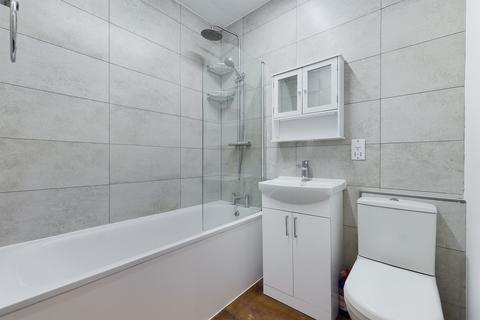 2 bedroom apartment to rent, Dixwell Road, Folkestone