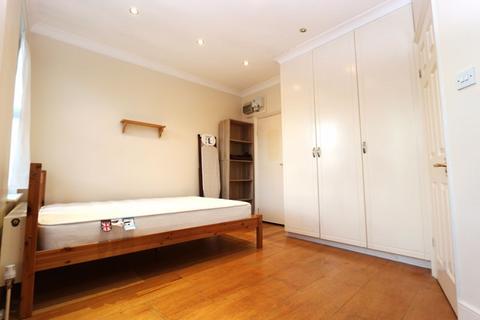 Studio to rent, Lakefield Road, Turnpike Lane N22