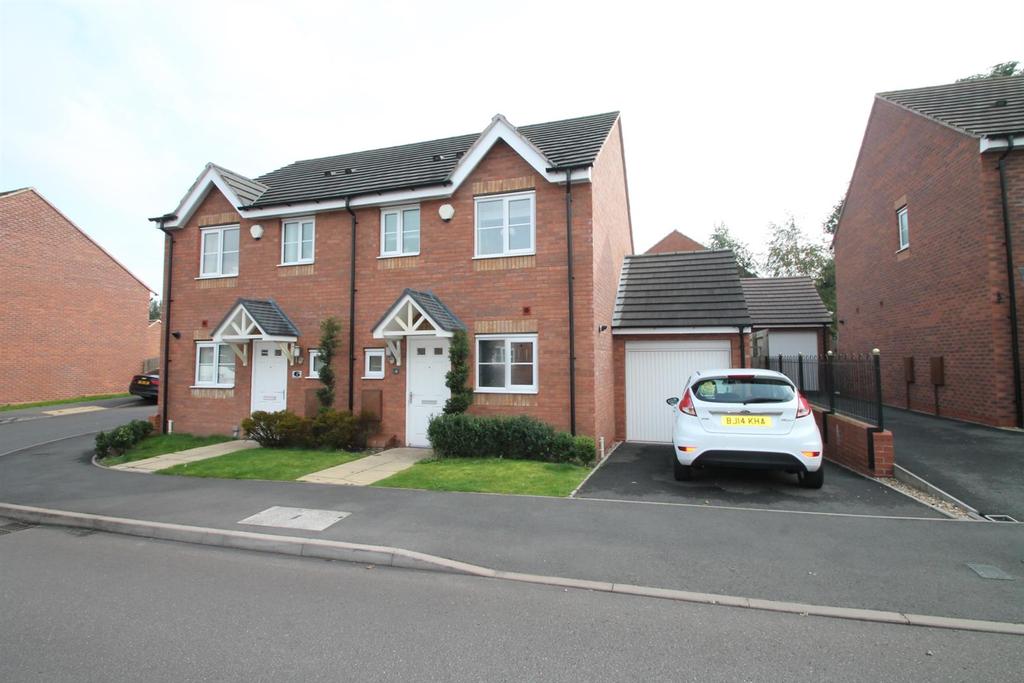 Levett Grange, Rugeley 3 bed semidetached house £775 pcm (£179 pw)