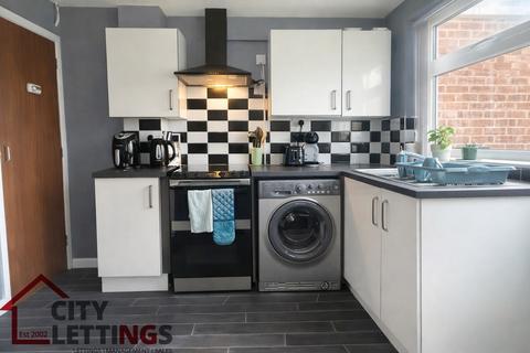 3 bedroom terraced house to rent, St Anthony's Court, Lenton House Share