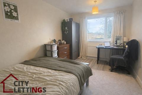 3 bedroom terraced house to rent, St Anthony's Court, Lenton House Share