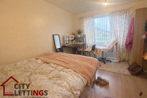 3 bedroom terraced house to rent, St Anthony's Court, Lenton House Share