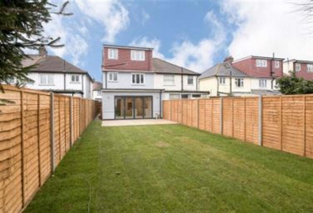 Rogers Road, London, SW17 5 bed semidetached house £875,000
