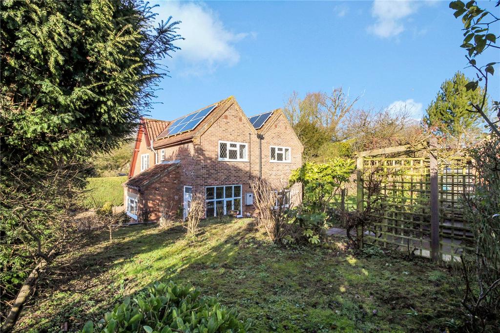 Norwich Road, Swainsthorpe, Norwich, Norfolk, NR14 5 bed detached house