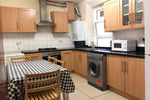 1 bedroom in a flat share to rent, Flat-share/All Bills Included, Hackney E9