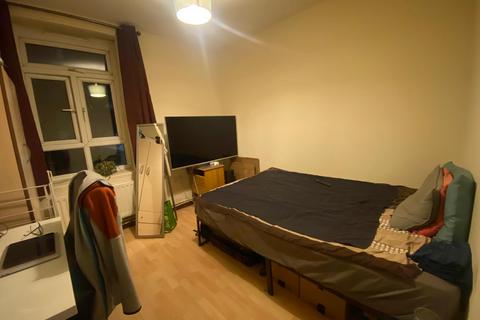 1 bedroom in a flat share to rent, Flat-share/All Bills Included, Hackney E9