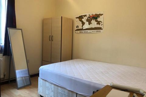 1 bedroom in a flat share to rent, Flat-share/All Bills Included, Hackney E9